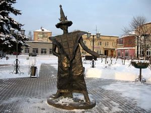 Фигура у входа в Музей шоколада (г. Покров)